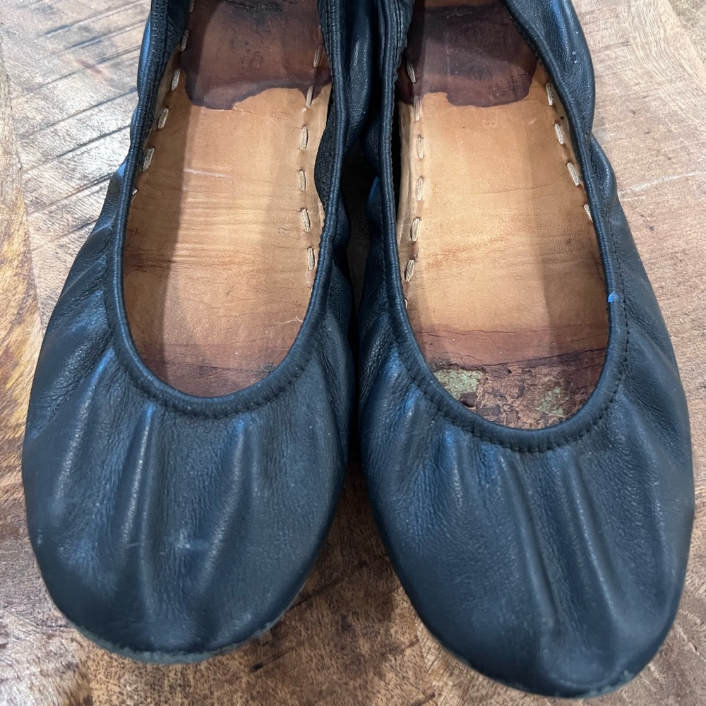 Used Tieks black size 8 plus a pair of gekks for flats